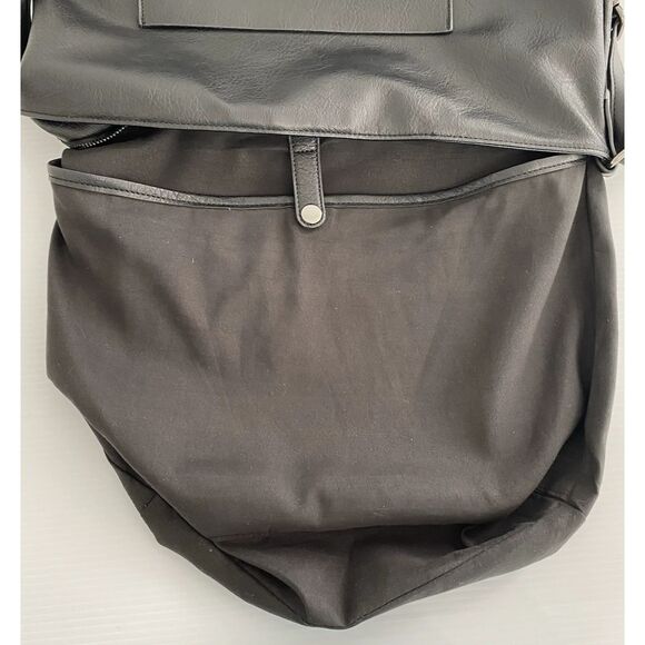 Alaskan Apparel Live Life Happy Black Faux Leather Hand bag - Picture 8 of 12